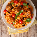 Špageti milanese i domaće okruglice