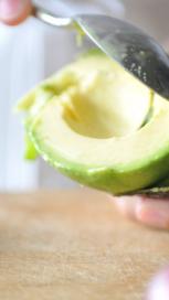 https://www.maggi.hr/sites/default/files/styles/search_result_153_272/public/article_images/SEM_How_to%20make_avocado_ripe_faster.JPG?itok=7lyZzbVt