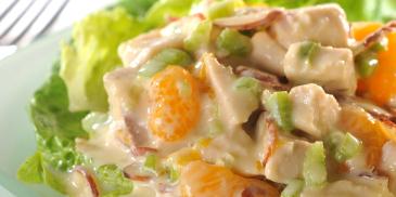 Hrskava salata s piletinom i narančom